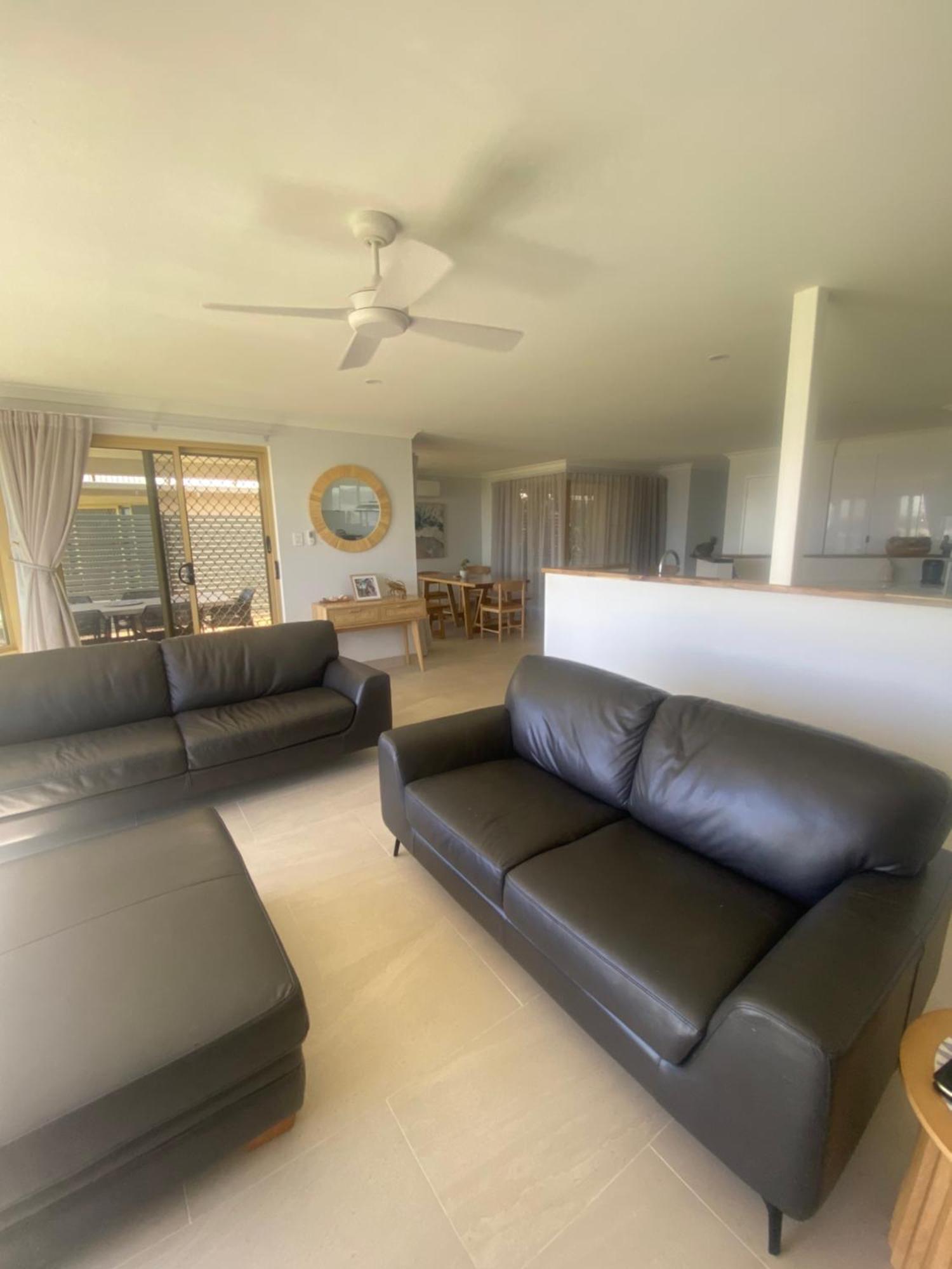 Pelican Shore Oceanfront Villa 6 カルバリ エクステリア 写真