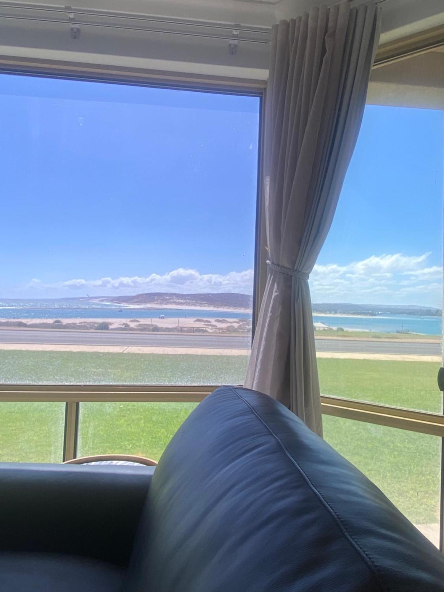 Pelican Shore Oceanfront Villa 6 カルバリ エクステリア 写真