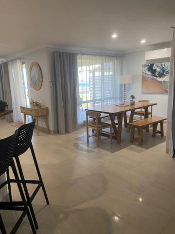Pelican Shore Oceanfront Villa 6 カルバリ エクステリア 写真