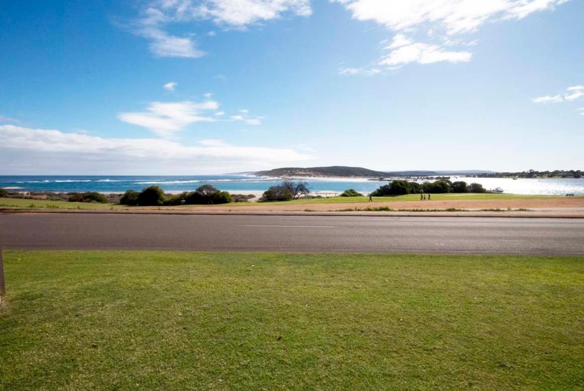 Pelican Shore Oceanfront Villa 6 カルバリ エクステリア 写真
