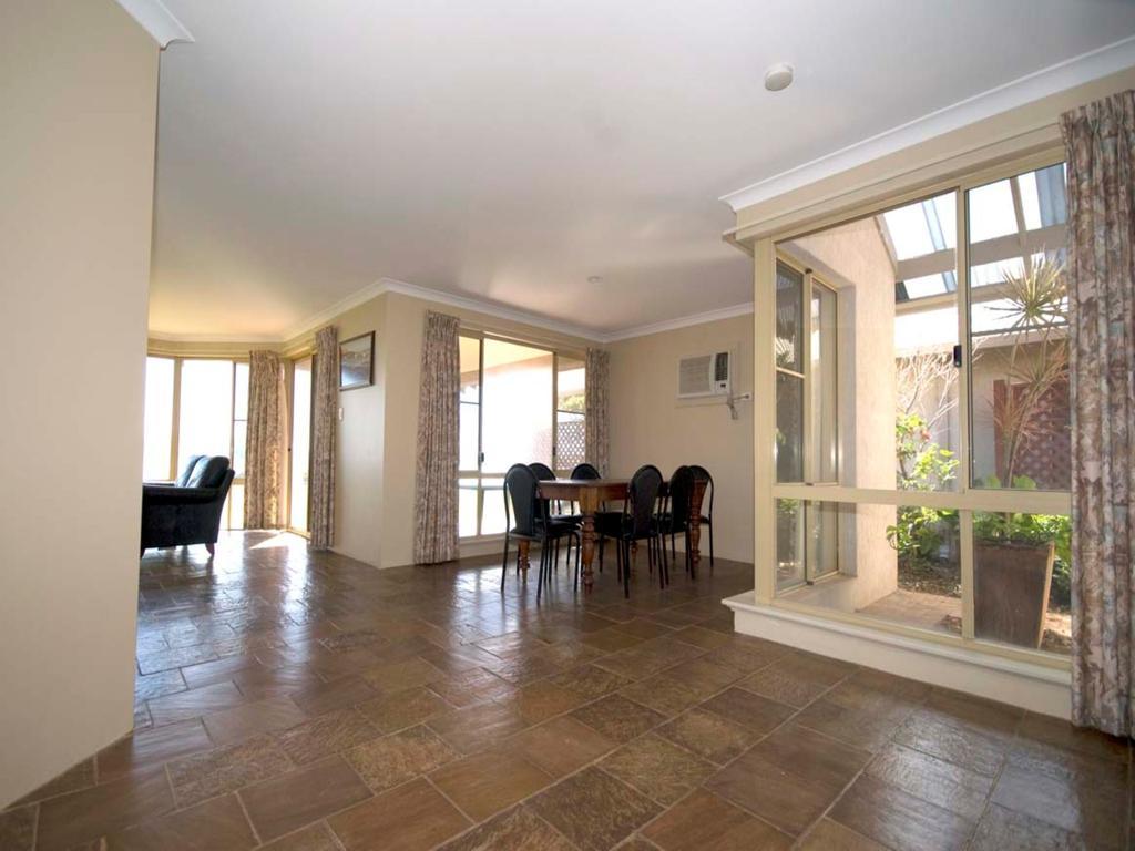 Pelican Shore Oceanfront Villa 6 カルバリ 部屋 写真